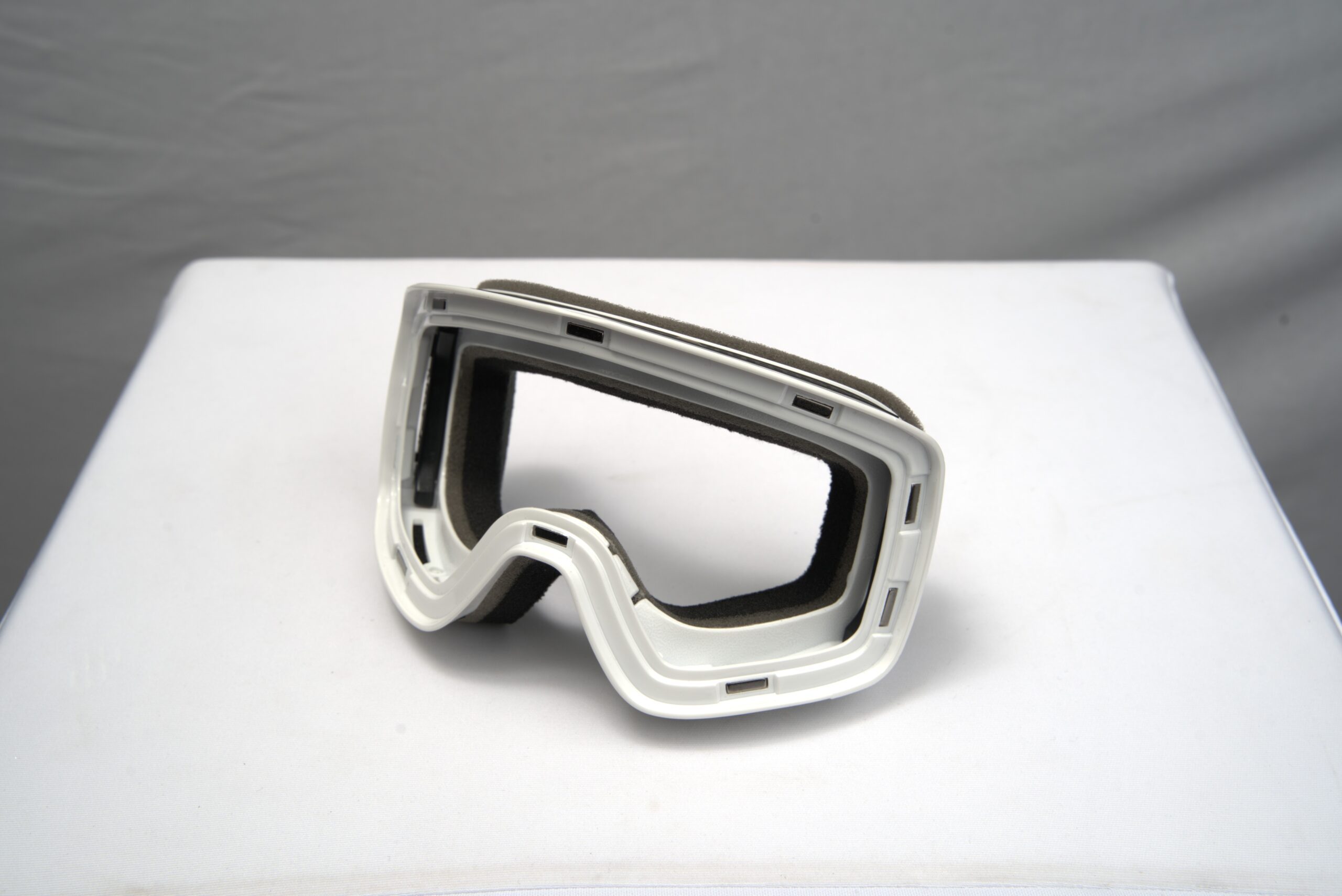 OXIA White Frame gallery